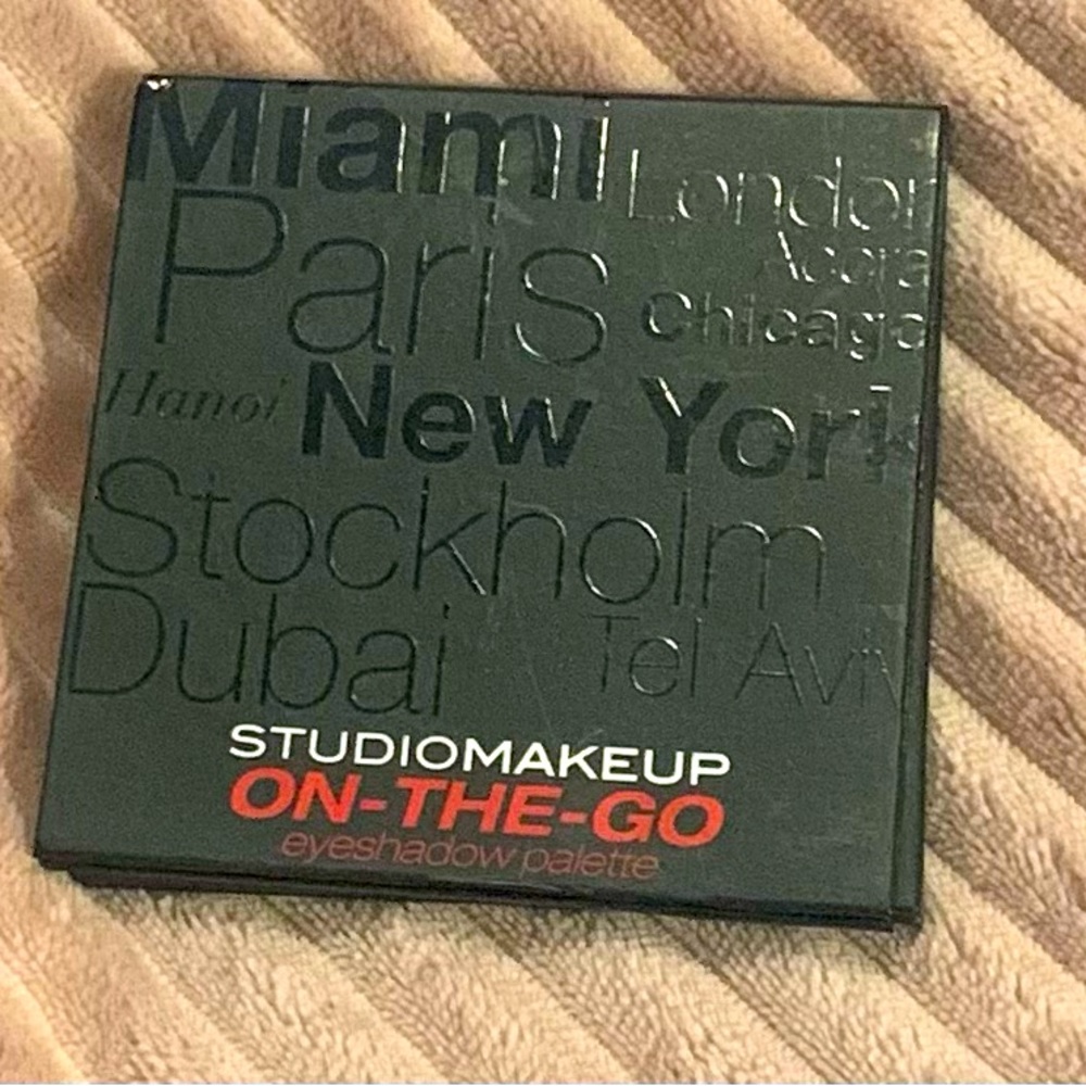 🌺STUDIO MAKEUP “On-the-Go” eye shadow palette🌺